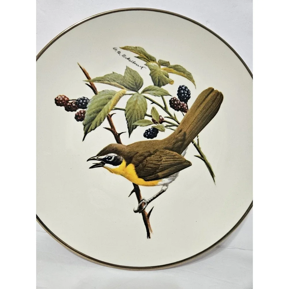 Vintage Avon North American Songbird Special Edition 3 Plate Set 10.5 Inches.